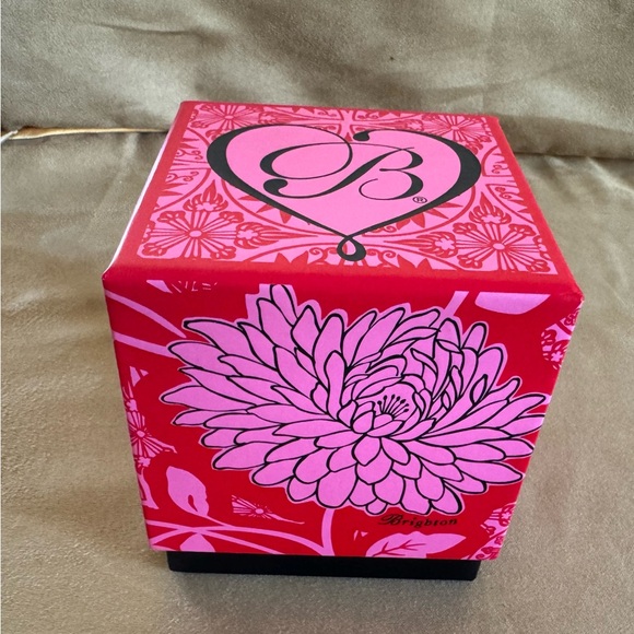 Brighton Hearts on Fire Candle - Picture 3 of 5